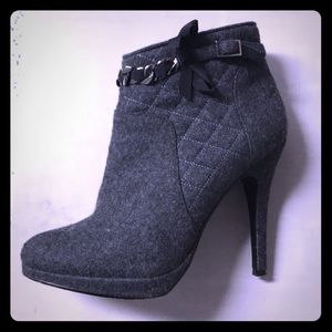 Quilted chain grey flannel bootie